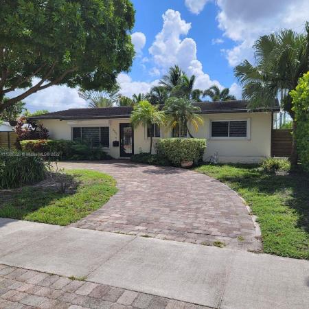 Heftler Homes, 5511 SW 104th Ct, Westwood Lakes, Florida 33165, image 2