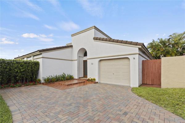 Poinciana Pointe, 470 SW 88th Pl E, Fountainebleau, Florida 33174, image 1