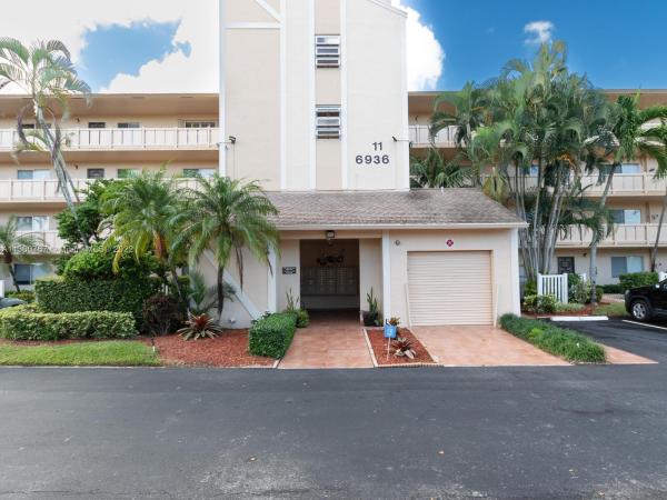 Huntington Lakes 2, 6936 Huntington Ln #203, Delray Beach, Florida 33446, image 2