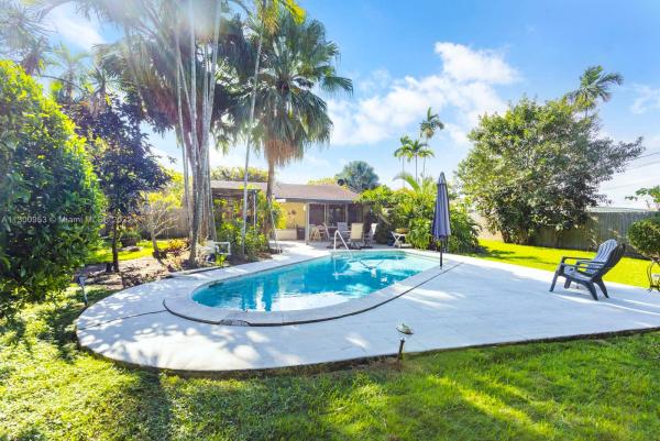 Biscayne Gardens, 14825 Garden Dr, Golden Glades, Florida 33168, image 2