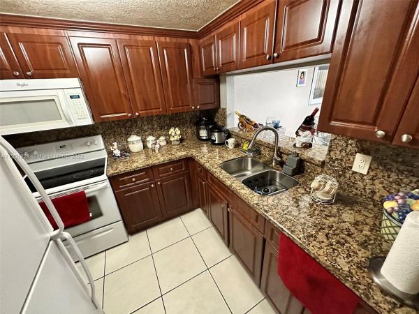 Son Vida, 1035 W 77th St #201, Hialeah, Florida 33014, image 1