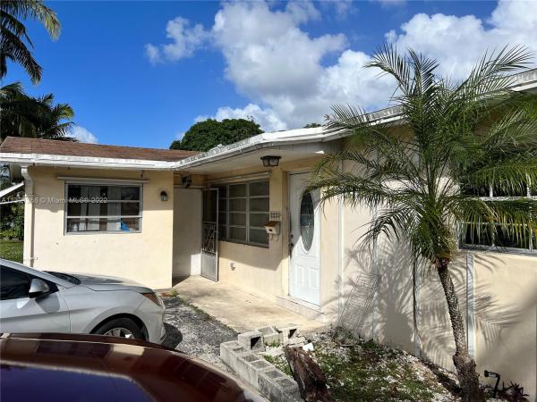 Vera Villas, 2220 NE 1st Ave, Pompano Beach, Florida 33060, image 1