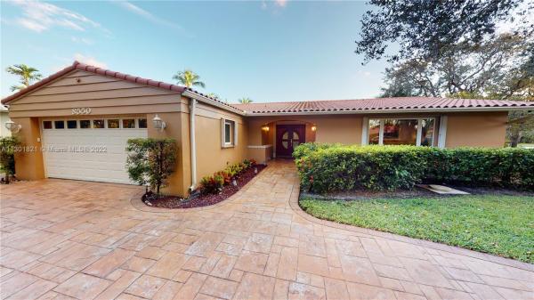 Lake Glenn Ellen, 8550 Menteith Ter, Miami Lakes, Florida 33016, image 1