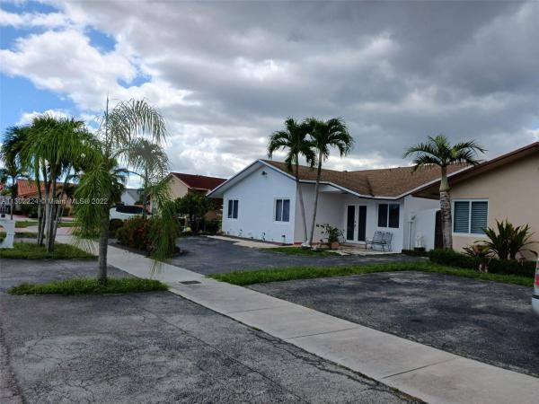 1622 SW 137th Pl, Unincorporated Dade County, Florida 33175, image 2
