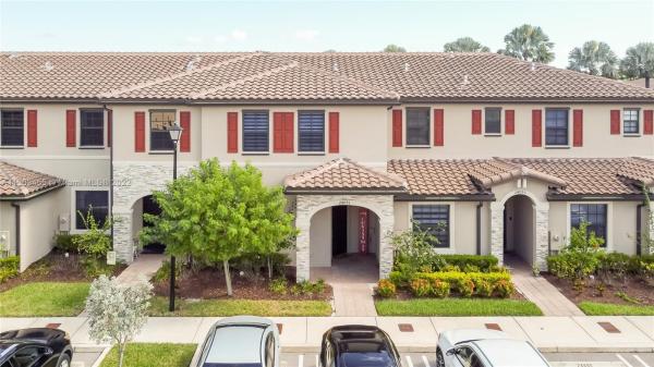 Isola, 24891 SW 113th Pl #24891, Princeton, Florida 33032, image 2