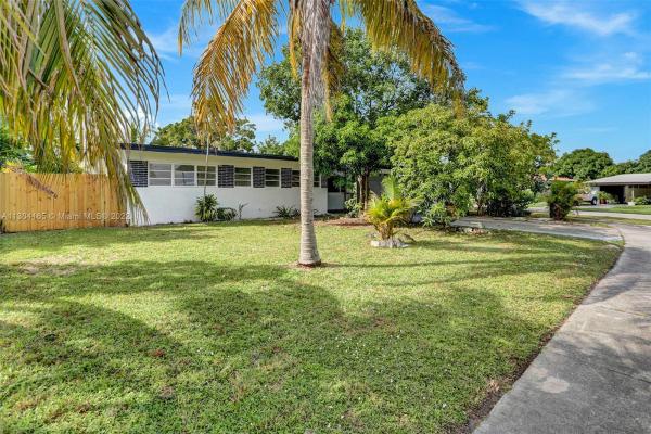Sierra, 19530 NW 1st Ave, Miami Gardens, Florida 33169, image 1