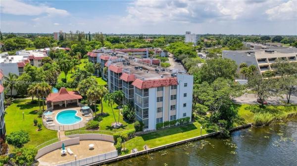 Las Vistas In Inverrary, 3776 Inverrary Blvd #403R, Lauderhill, Florida 33319, image 1