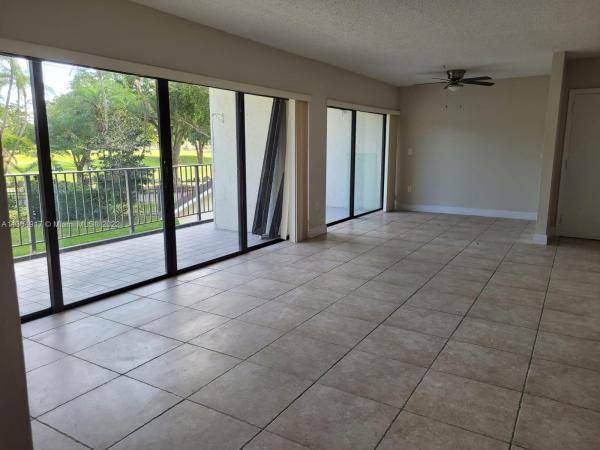 Racquet Club Of Kendale Lakes, 14201 SW 66th St #102, Kendale Lakes, Florida 33183, image 2