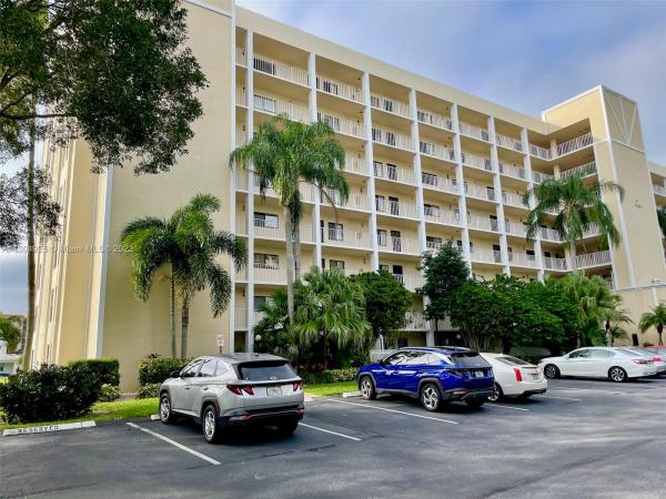 Huntington Lakes 5, 7290 Kinghurst Dr #505, Delray Beach, Florida 33446, image 2