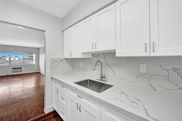 Joycia Apartments, 2250 Bay Dr #14, Miami Beach, Florida 33141, image 1