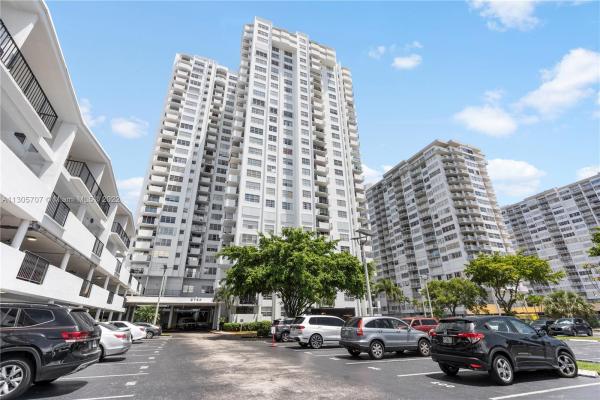 Commodore Plaza Tower, 2750 NE 183rd St #104, Aventura, Florida 33160, image 2