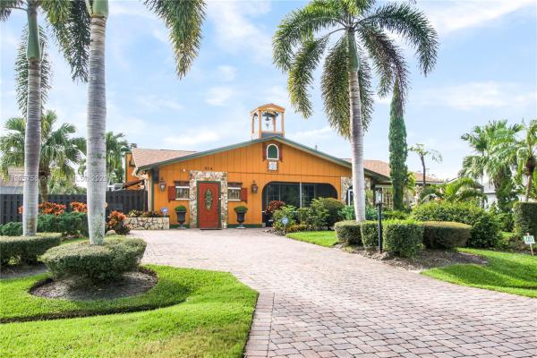 Riverview, 914 SE Albatross Ave, Port St. Lucie, Florida 34983, image 2