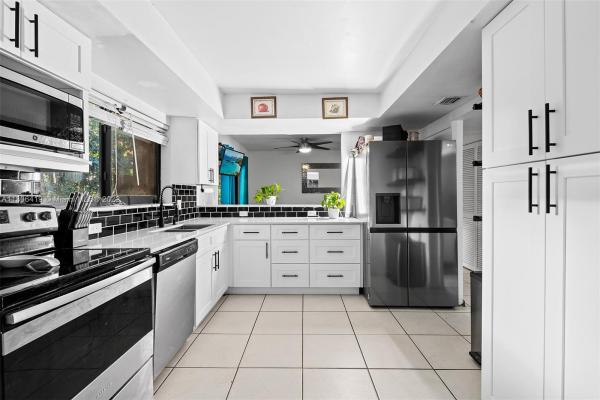 Wimbledon At Jacaranda, 233 Wimbledon Lake Dr #233, Plantation, Florida 33324, image 1