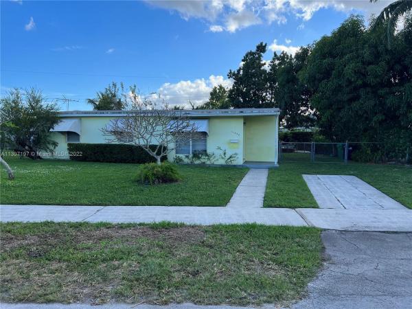 Westwood Lakes Residential, 11330 SW 43rd Ln, Westwood Lakes, Florida 33165, image 2