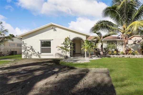 Meadow Wood Manor, 13225 SW 256th St, Princeton, Florida 33032, image 2