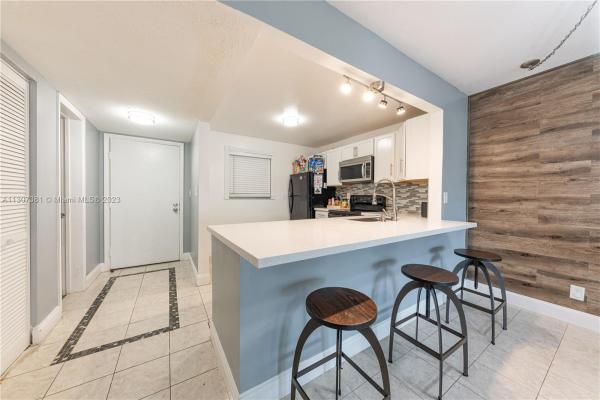 Sunrise Island, 3955 N Nob Hill Rd #105, Sunrise, Florida 33351, image 1