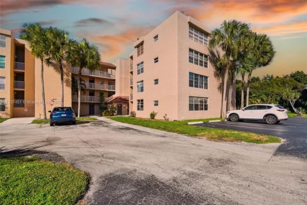 Live Oak Of Pine Island Ridge, 9450 Live Oak Pl #102, Davie, Florida 33324, image 2