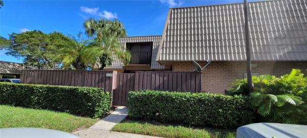 Village Of Sandalwood Lakes South, 6609 66th Way, West Palm Beach, Florida 33409, image 2