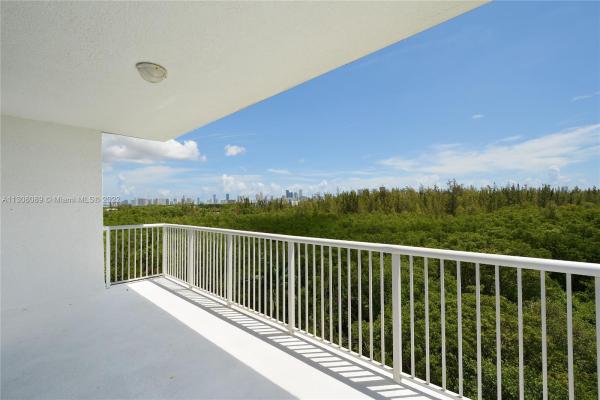 One Fifty One At Biscayne, 14951 Royal Oaks Ln #1809, North Miami, Florida 33181, image 2