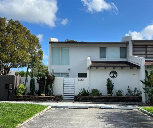 Snapper Creek Townhouses, 6955 SW 110th Pl #., Kendall, Florida 33173, image 2