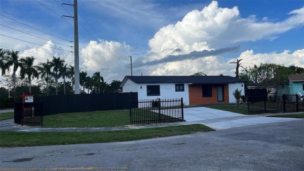 Leisurewood Manor, 15625 SW 293rd Ter, Leisure City, Florida 33033, image 1
