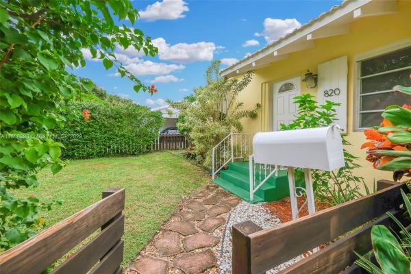 Irons Manor, 820 NE 127th St, North Miami, Florida 33161, image 1