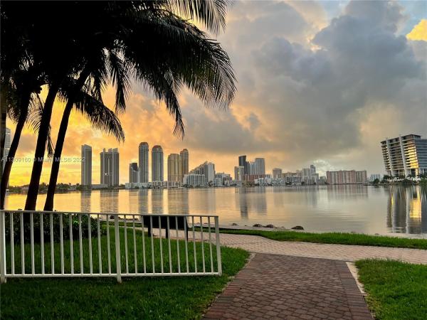Mystic Pointe Tower 500, 3530 Mystic Pointe Dr #2605, Aventura, Florida 33180, image 2