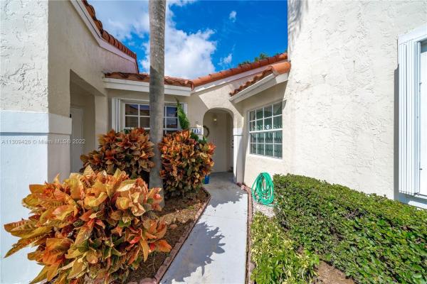 Village Homes At Country Isles, 1413 Cottonwood Cir, Weston, Florida 33326, image 1