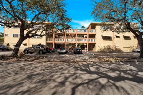 The Barclay Arms, 1943 Monroe St #202A, Hollywood, Florida 33020, image 1
