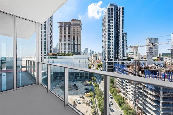 Paramount Miami Worldcenter, 851 NE 1st Ave #811, Miami, Florida 33132, image 2