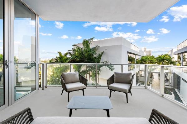 Paramount Miami Worldcenter, 851 NE 1st Ave #801, Miami, Florida 33132, image 2