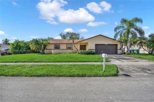 Meadow Wood Manor, 25954 SW 122nd Ct, Goulds, Florida 33032, image 2