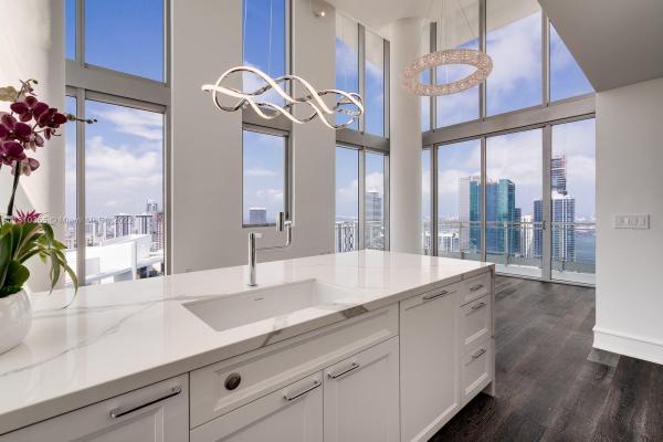 Mint At Riverfront, 92 SW 3rd St #PH5209, Miami, Florida 33130, image 2