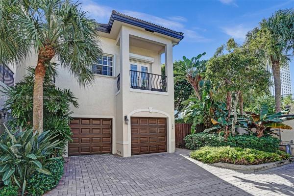 Victoria Mews, 300 NE 7th Ave, Fort Lauderdale, Florida 33301, image 1