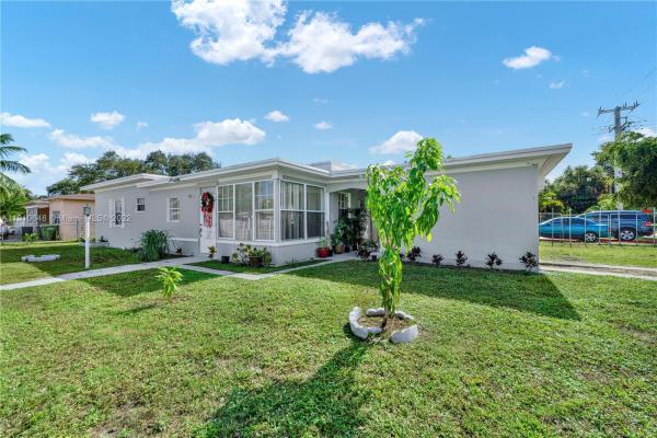 Irons Manor, 900 NE 135th St, North Miami, Florida 33161, image 1