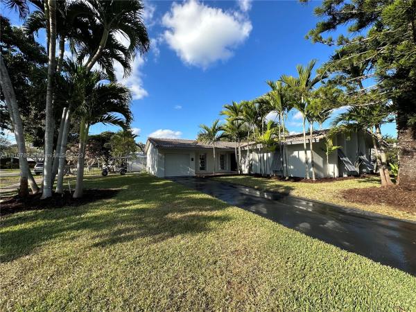 Bel Aire, 9387 Sterling Dr, Cutler Bay, Florida 33157, image 2