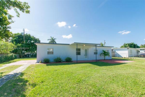 Leisure City Residential, 14950 Garfield Dr, Leisure City, Florida 33033, image 2