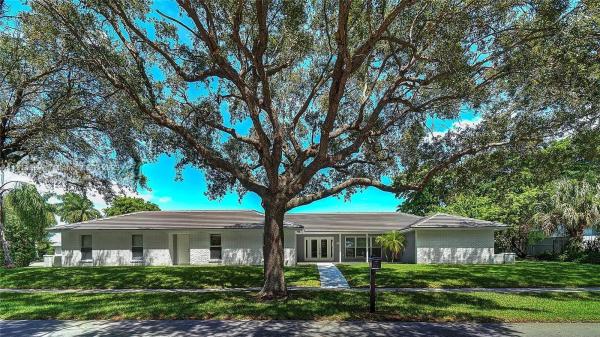Presidential Estates, 2722 Embassy Dr, West Palm Beach, Florida 33401, image 1