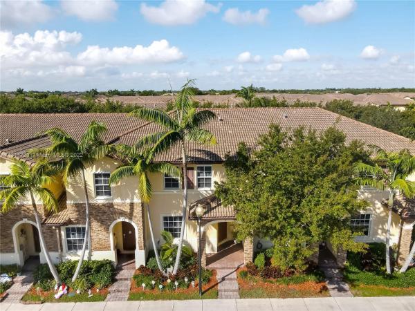 The Shores At Isles Of Bayshore, 9031 SW 227th St #8, Cutler Bay, Florida 33190, image 2