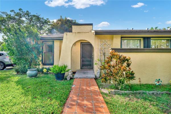 Woodgate East, 7112 SW 127th Ct, Kendale Lakes, Florida 33183, image 1