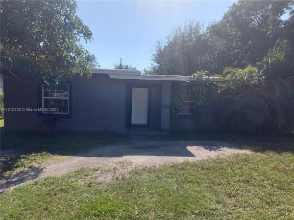 Irons Manor High Pine, 800 NE 140th St, North Miami, Florida 33161, image 1