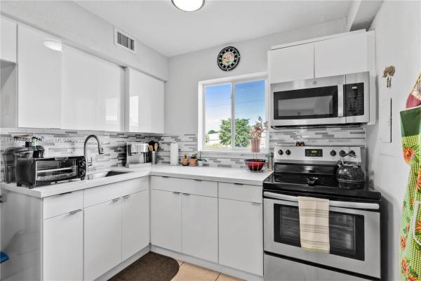 River Grand 2, 2330 NW 11th St #19, Miami, Florida 33125, image 1