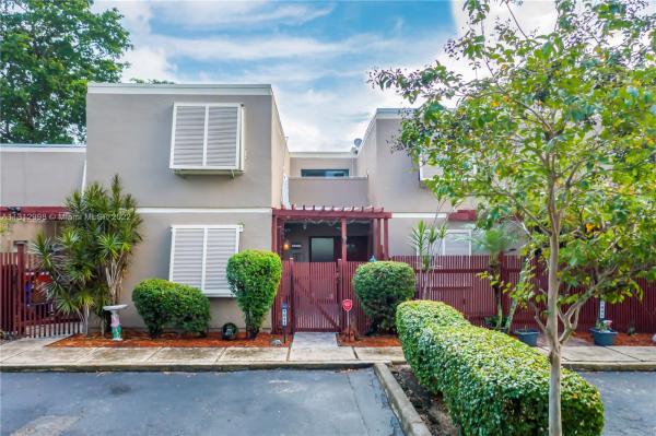 Villas West, 1011 Hiatus Rd, Pembroke Pines, Florida 33026, image 1