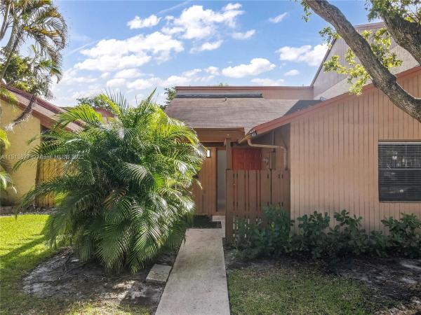 Villas Of Plantation, 1192 N University Dr, Plantation, Florida 33322, image 1