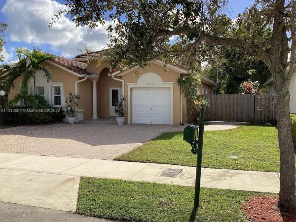 Twin Lake Shores Central, 13034 SW 142nd St, Three Lakes, Florida 33186, image 1