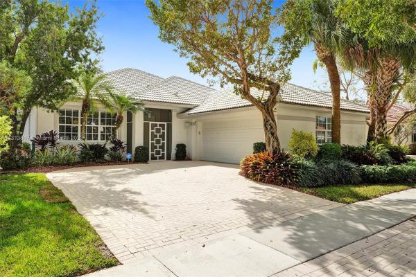 Harbour Cove At Baywinds, 9070 Bay Harbour Cir, West Palm Beach, Florida 33411, image 1