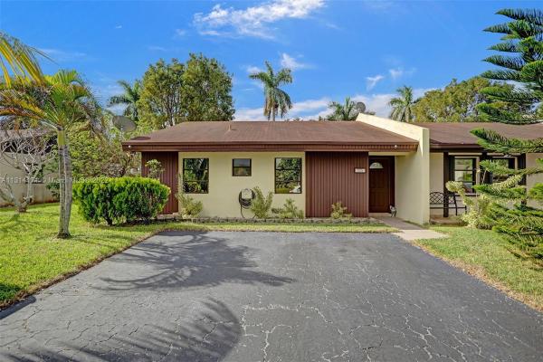 Bent Tree Center, 5226 SW 139th Pl #5226, Kendale Lakes, Florida 33175, image 1