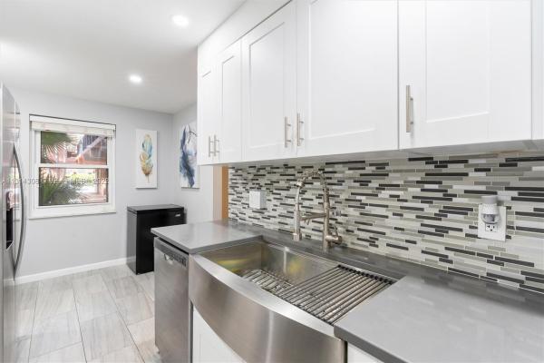 Tennis Club McLoughlin, 640 Tennis Club Dr #105, Fort Lauderdale, Florida 33311, image 1