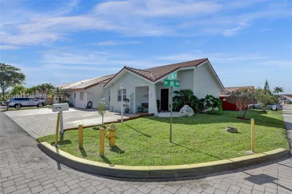 Bird Lakes Townhouses, 4530 SW 143 Pl #, Kendale Lakes, Florida 33175, image 1