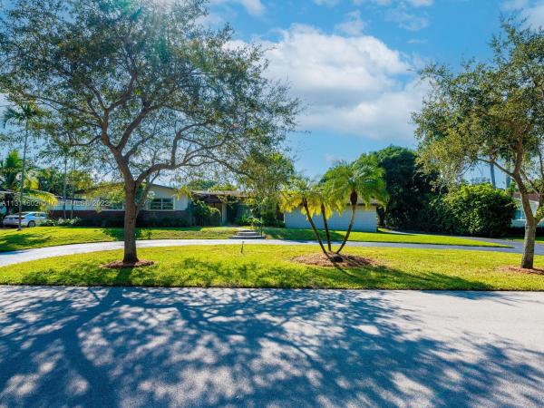 Chapman Field Heights, 7240 SW 126th St, Pinecrest, Florida 33156, image 1